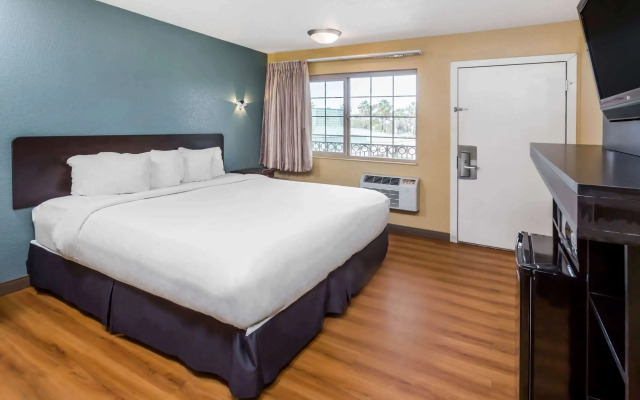 Hotel Avenida - Oceanside Camp Pendleton