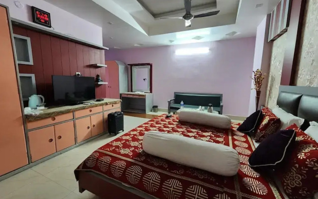 Hotel Ellora