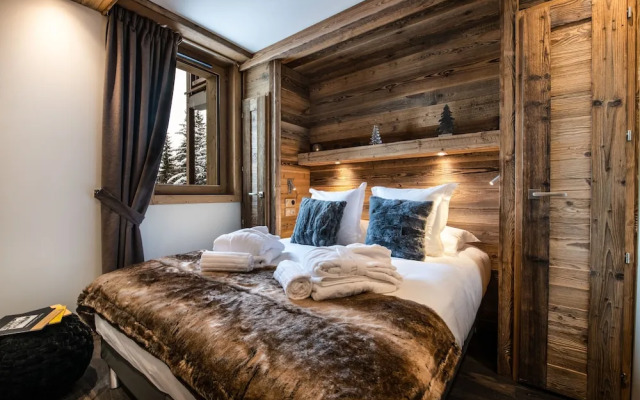 Yellowstone Lodge Chalet 1