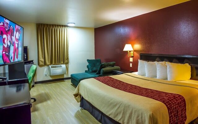 Red Roof Inn & Suites Piqua