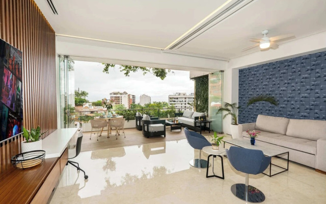 Soho PV Stunning Views Luxury Heated Rooftop Pool