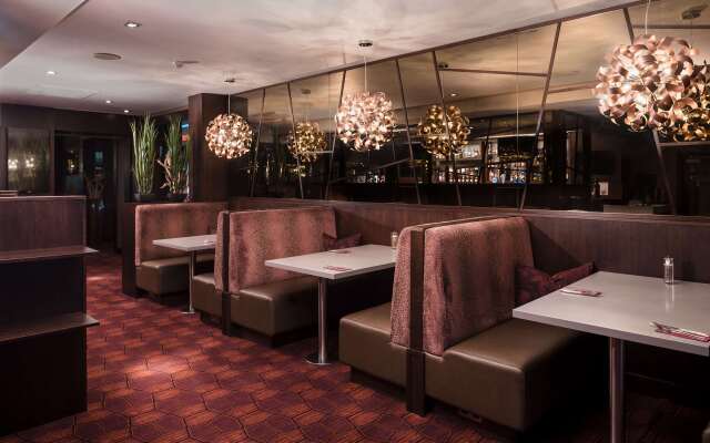 Carlton Hotel