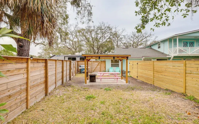 Walk to Beach: Getaway w/ Fire Pit in St Augustine