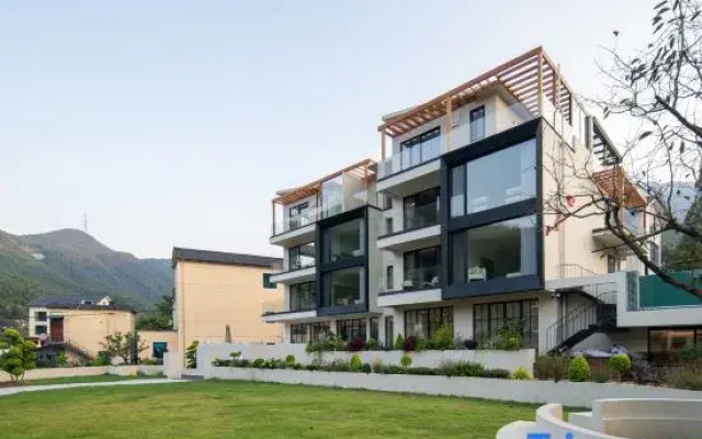 Yu'an Mountain Slow Life Pool and River Rafting Resort