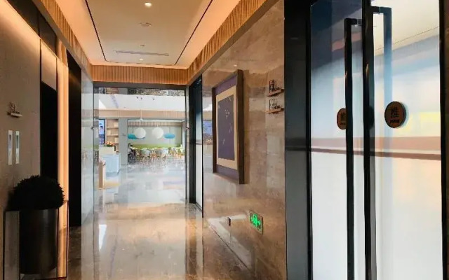 Ji Hotel Shanghai Meilong Wanhui International Plaza