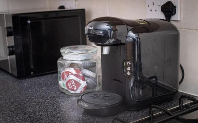 Contractors & Leisure & Airport Location & Riverfront