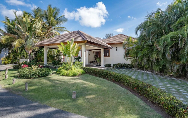 Beautiful Villa with Pool Gym and Maid