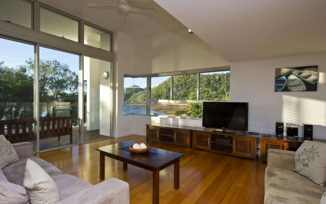 Maggies Beachfront Apartments