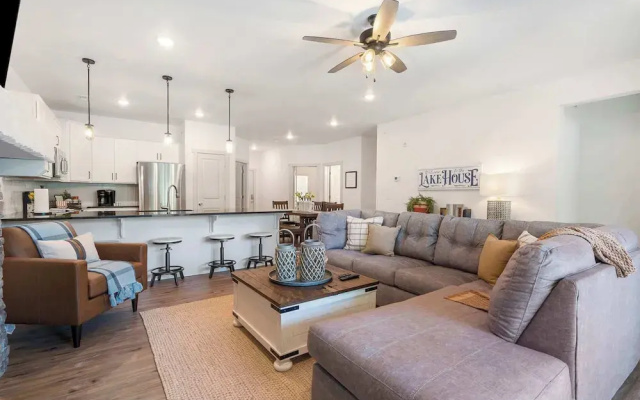New Lakeside Haven - Picturesque