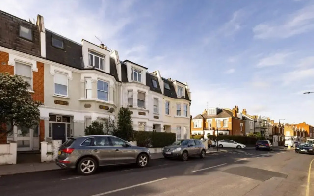 The London Crib - Relaxing 1bdr Flat With Terrace