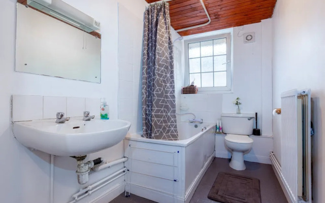 Whitman House - Deluxe Guest Room 2