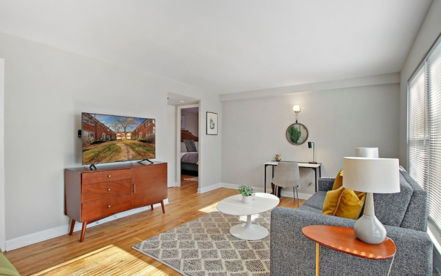 1BR Roomy Apartment in Bowmanville