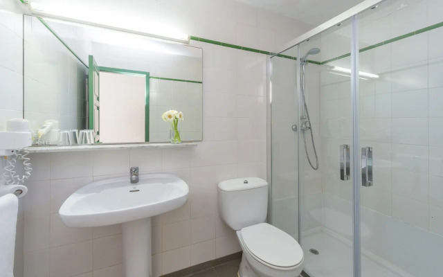 AluaSun Far Menorca Hotel