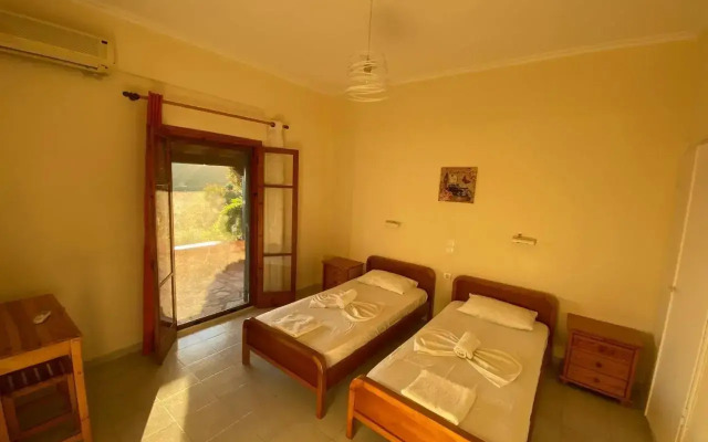 Papadatos Apts With Amazing View - 5mins from the beach