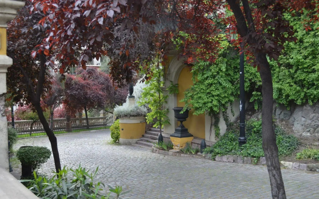 Welèn Hill Downtown Santiago