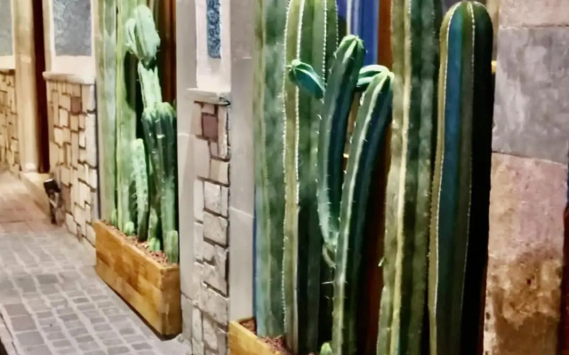 Casa 14 Hotel & Café