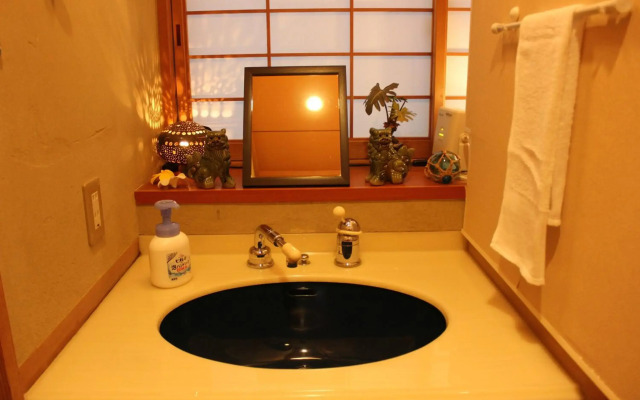 Okinawa Minshuku Kariyushi
