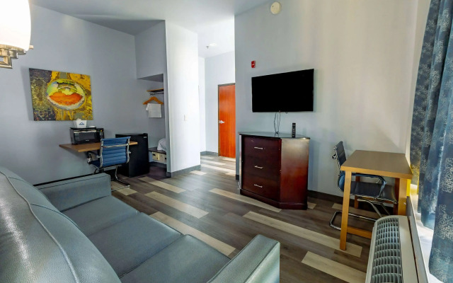 Days Inn & Suites by Wyndham Milwaukee