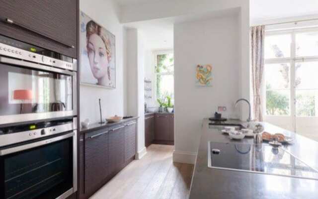 Stylish And Spacious 3 Bed Gdn Flat In Kensington