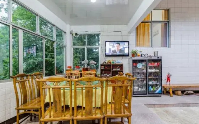 Qingchengshan Shanlishan Mijing Forest Hot Spring Guesthouse