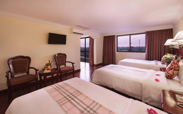 Smiling Hotel
