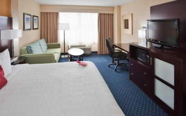 Crowne Plaza Virginia Beach Town Center by IHG