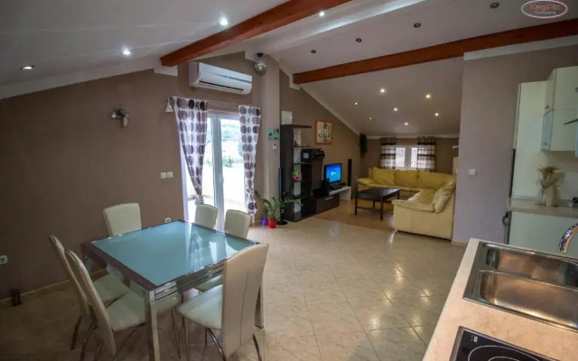 Apartments Lores