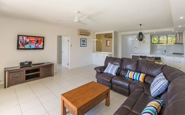 Beach Front Lagoon Lodge Apartments