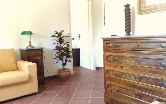 "villa In Lucca Placed in a Residential Area, all Services Nearby"