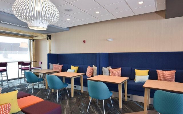 Tru by Hilton Lawrence