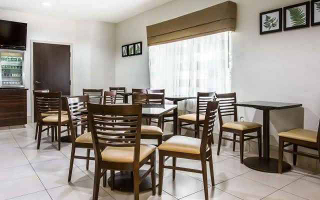 Days Inn by Wyndham McDonough