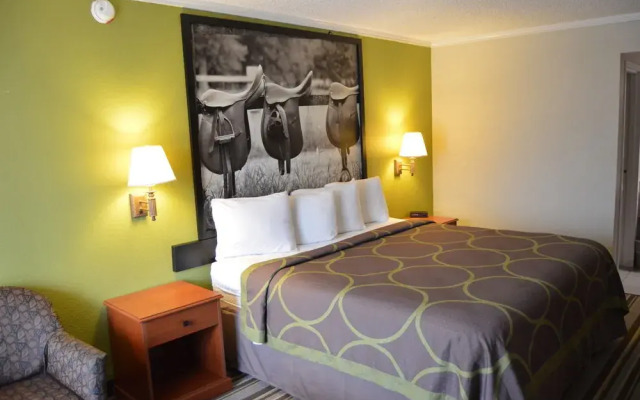 Super 8 Longview/North