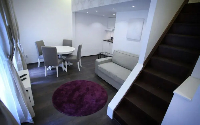 d.Five Chain Bridge Apartment