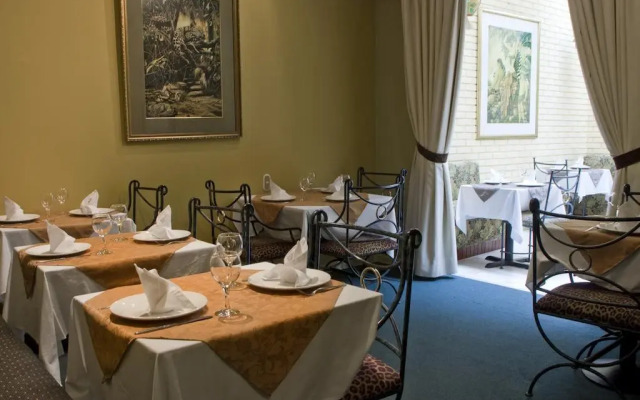Leon De Oro Inn & Suites