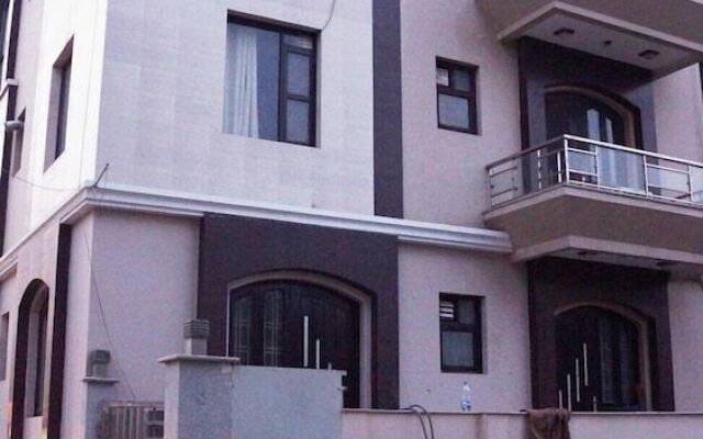 Maxfort Service Apartment