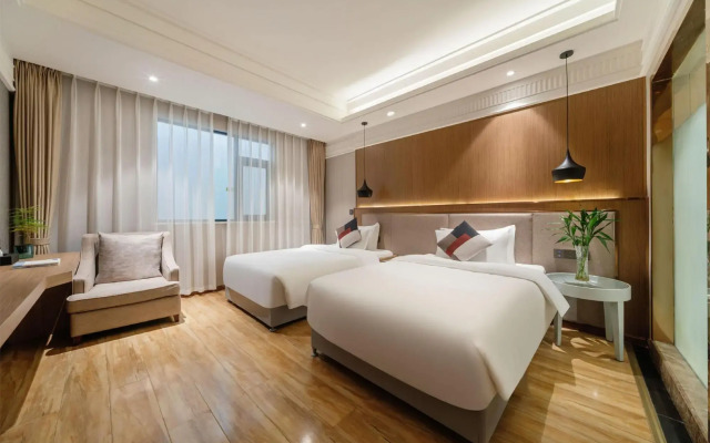 Yijia Lijing Hotel(怡家丽景酒店（遂宁中央商务区步行街店）)