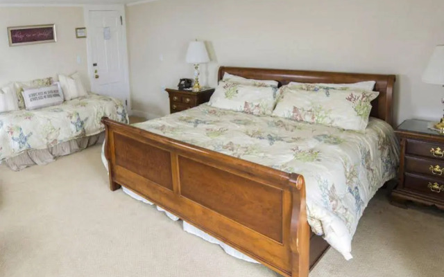 The Yankee Clipper Inn