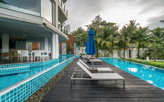 Beachfront Apartment - Walk in the Sand