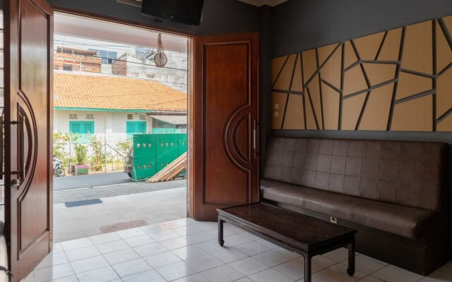 Pasar Baru Inn by OYO Rooms