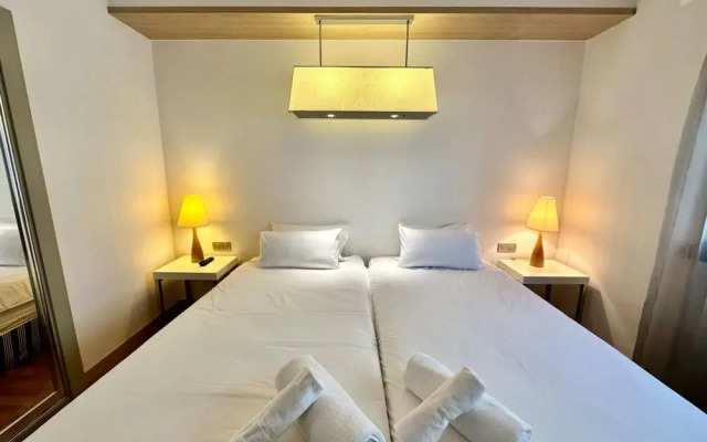 Engracia Square 1-bedroom Apartment in Chamber