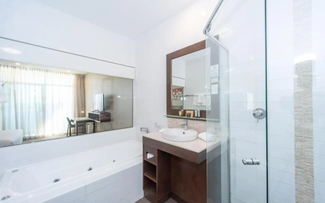 Sfera's Park Suites & Convention Centre