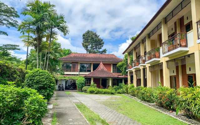 OYO 261 Sasono Putro Residence