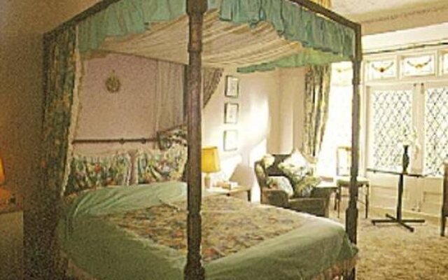 Tudor Court Hotel