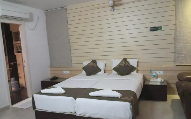 Roseline Suites - A Business Hotel