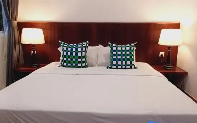 Sling & Stone Mountain Suites