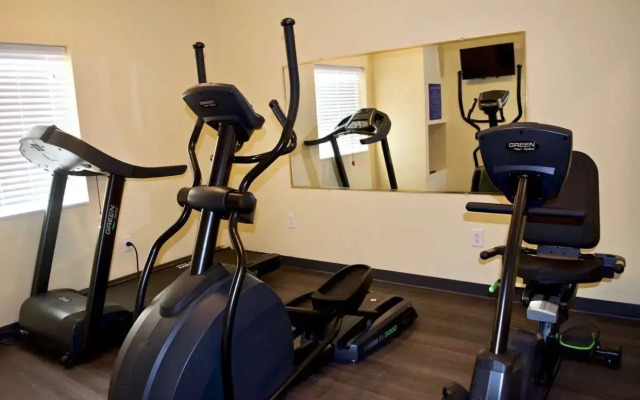 Days Inn & Suites by Wyndham Augusta Near Fort Eisenhower