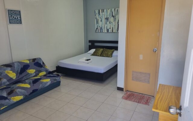 Laurien's Apartelle