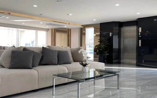 Oriole Residence