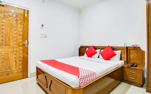 OYO 49035 Hotel Royel Park