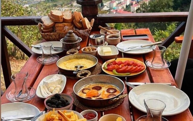 Si̇fla Bungalov & Resturant